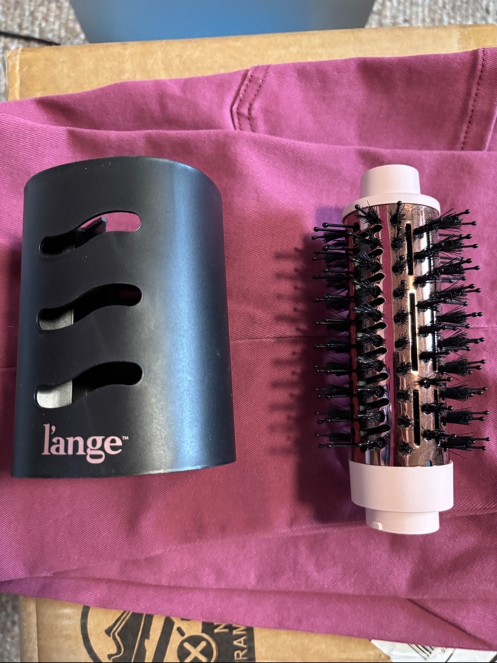 Lange Black Brush Holder with Pink-Topped Round Brush